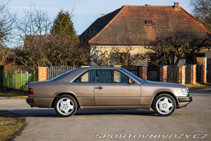 Mercedes-Benz C W124 300 CE 1989