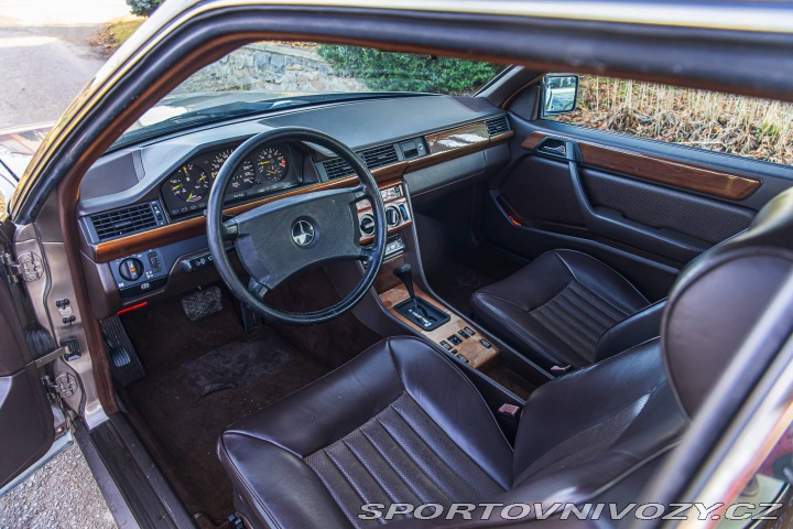 Mercedes-Benz C W124 300 CE 1989