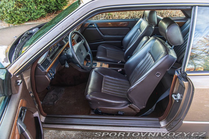 Mercedes-Benz C W124 300 CE 1989