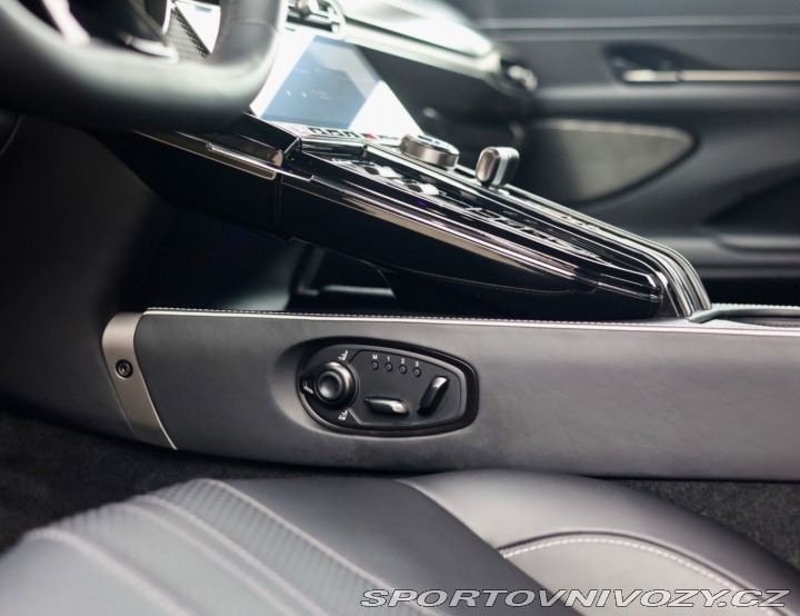 Aston Martin V8 Vantage  4.0 , Ako nové! 2025