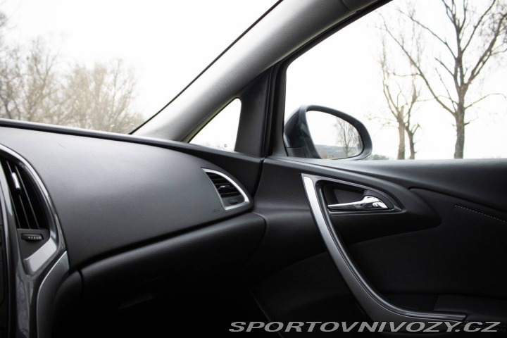 Opel Astra Sport Tourer  2.0 CDTI / 2013