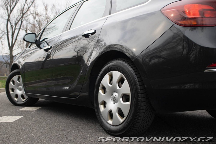 Opel Astra Sport Tourer  2.0 CDTI / 2013