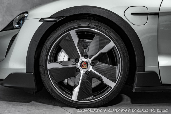 Porsche Taycan PDCC, ventilace, pano 2021
