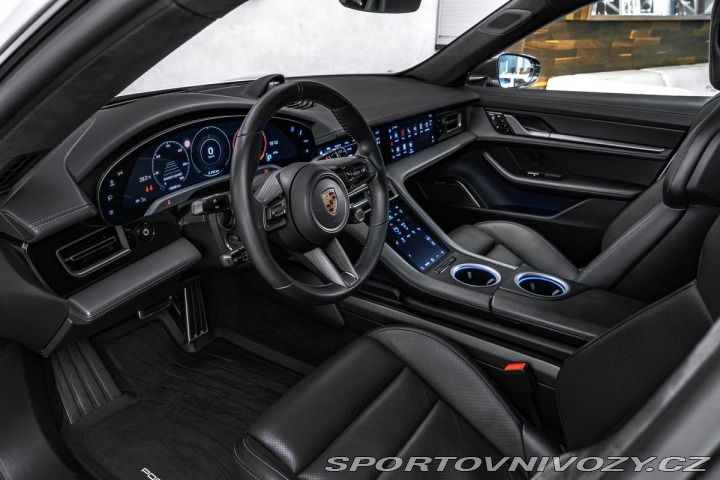 Porsche Taycan PDCC, ventilace, pano 2021