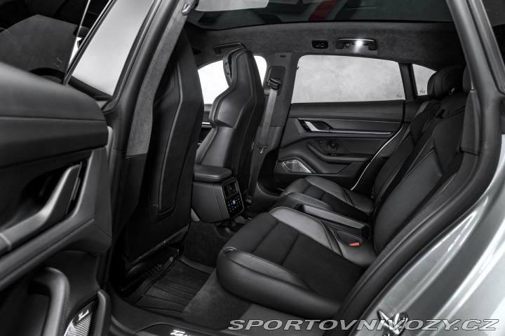 Porsche Taycan PDCC, ventilace, pano 2021