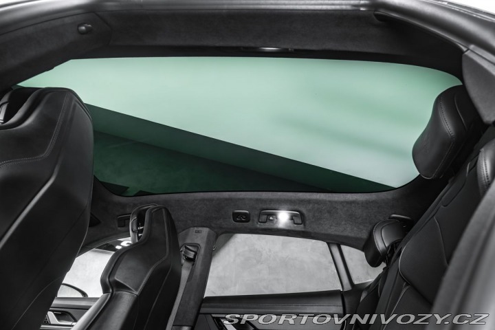 Porsche Taycan PDCC, ventilace, záruka 2021