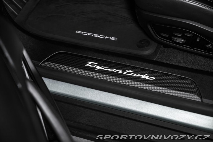 Porsche Taycan PDCC, ventilace, pano 2021
