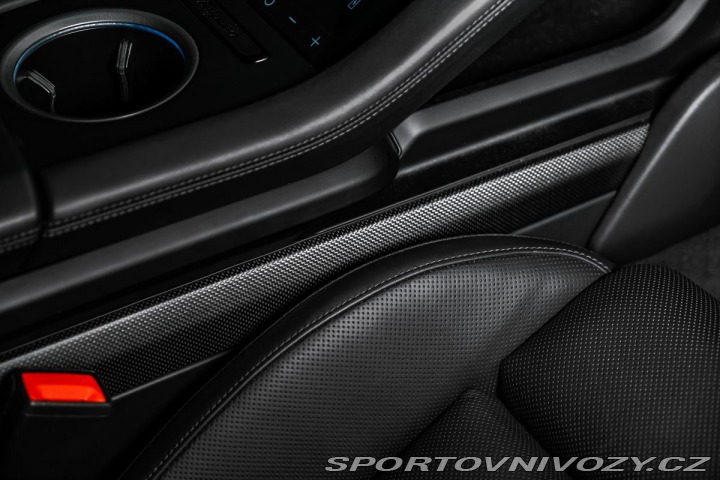 Porsche Taycan PDCC, ventilace, pano 2021