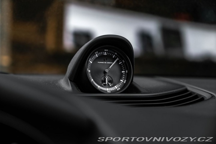 Porsche Taycan PDCC, ventilace, pano 2021