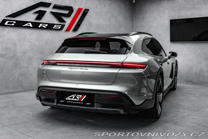 Porsche Taycan PDCC, ventilace, pano 2021