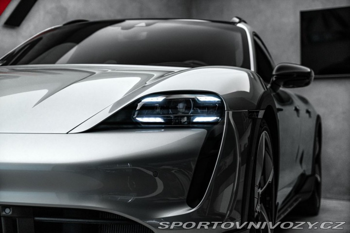 Porsche Taycan PDCC, ventilace, pano 2021