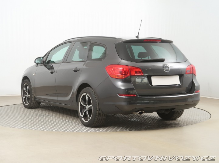 Opel Astra 1.6 T 2011