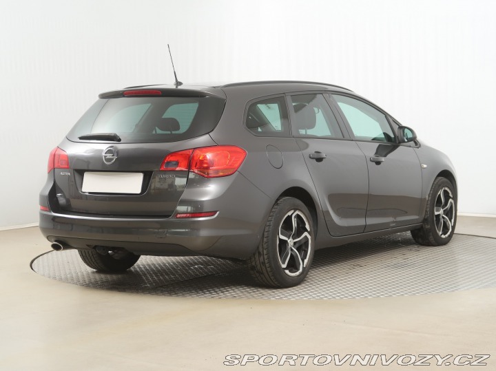 Opel Astra 1.6 T 2011