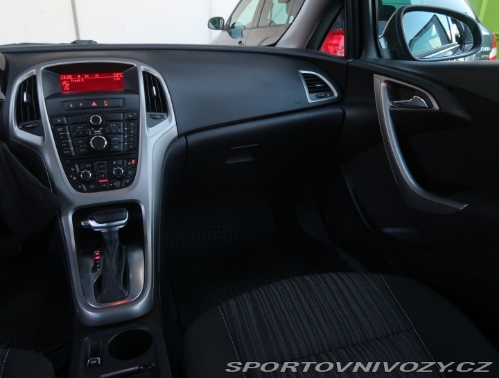 Opel Astra 1.6 T 2011