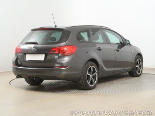 Opel Astra 1.6 T 2011