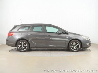 Opel Astra 1.6 T 2011