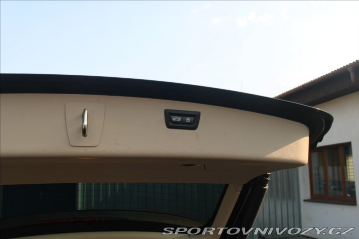 BMW 3 320d 140kW SPORTLINE+ZÁRU 2015