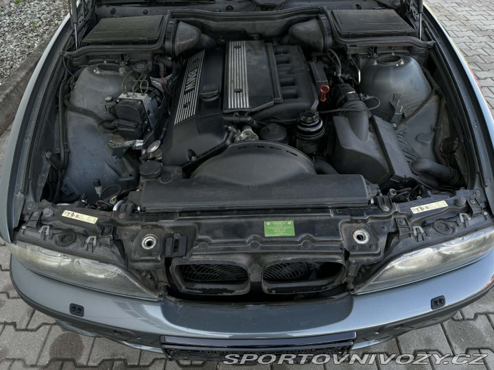 BMW 5 BMW E39 520i 6 válec 2003