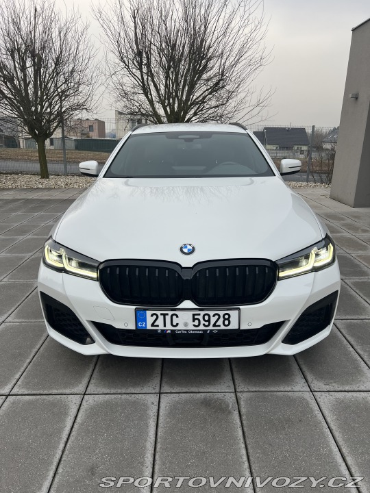 BMW 5 540i touring, záruka 2/27 2022