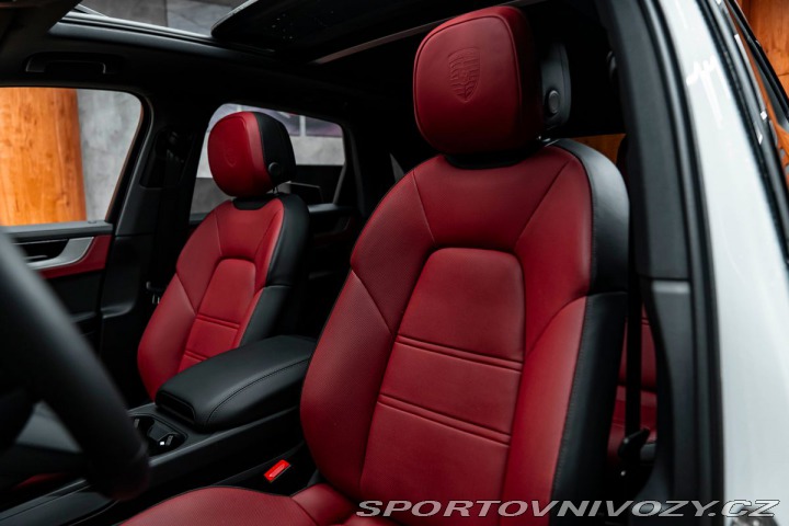 Porsche Cayenne PANO, HD-MATRIX, INNO, VÝ 2025