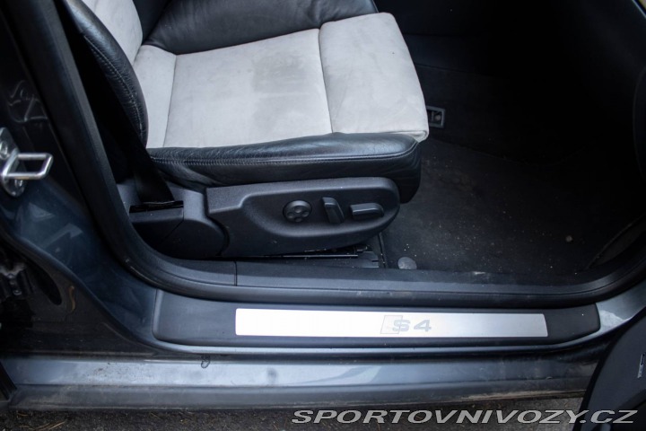 Audi S4 4.2 / V8 / 253kW / M6 / 2004