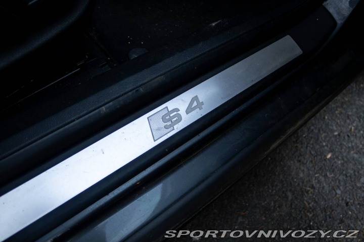 Audi S4 4.2 / V8 / 253kW / M6 / 2004