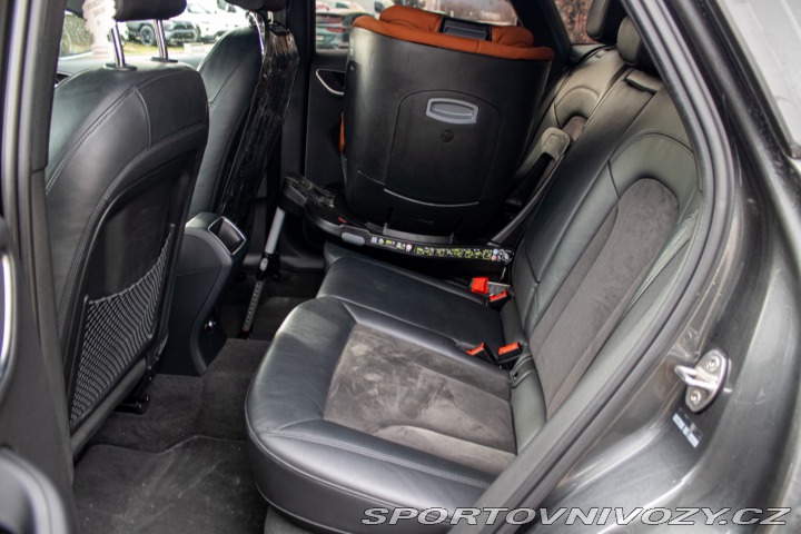 Audi RS Q3 2.5 TFSI 250 kW,  S tron 2016