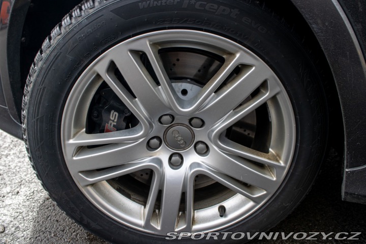 Audi RS Q3 2.5 TFSI 250 kW,  S tron 2016