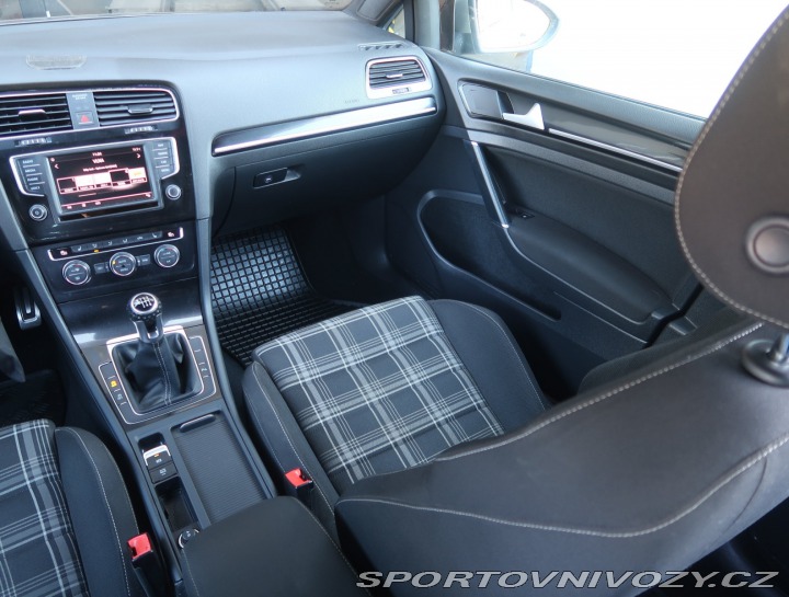 Volkswagen Golf 2.0 TDI GTD 2016