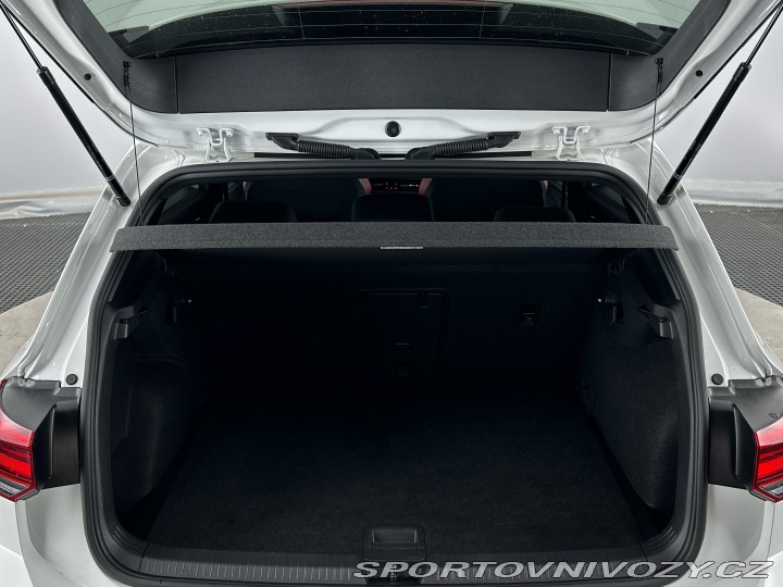 Volkswagen Golf GTI 2.0 TSI 180kW, manuál 2022