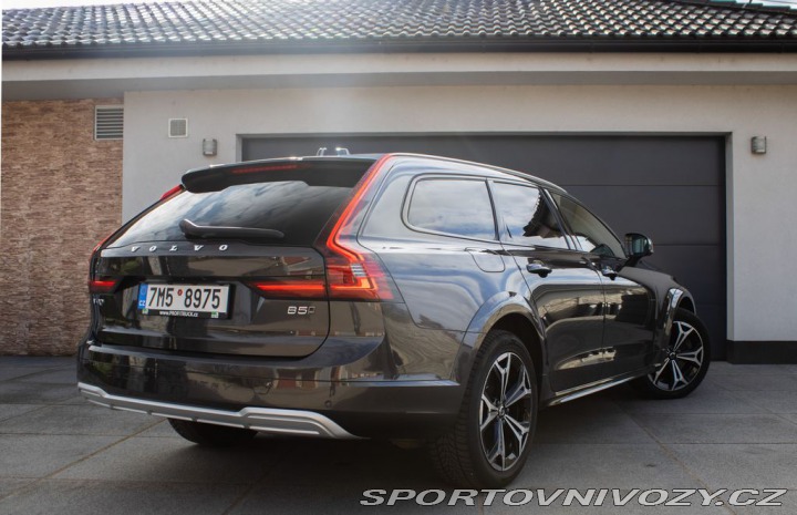 Volvo V90  2022