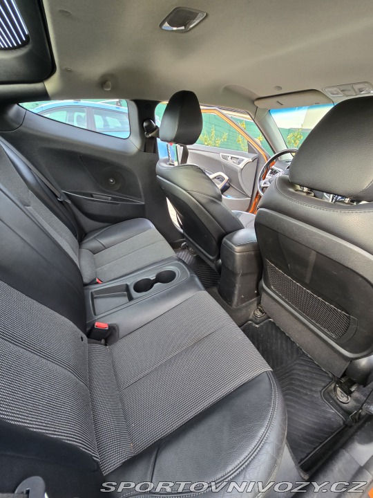 Hyundai Veloster  2011