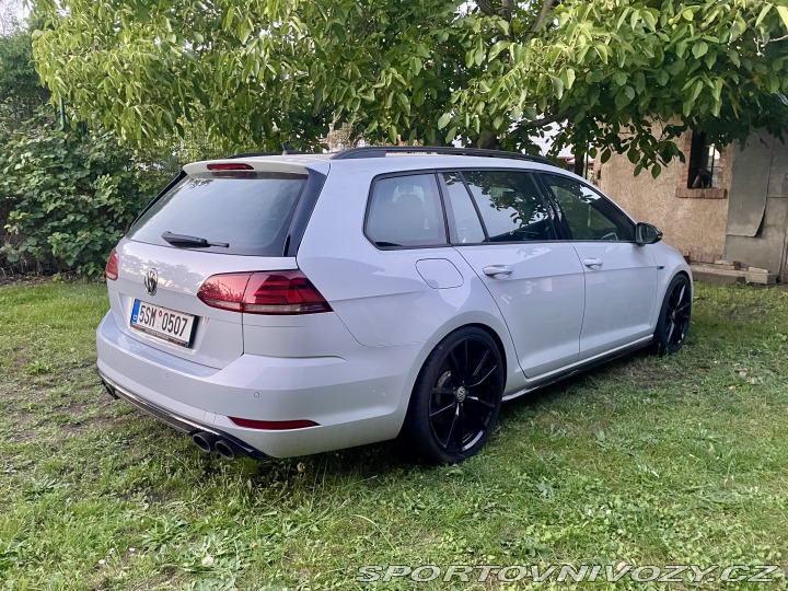 Volkswagen Golf R variant performance 2017