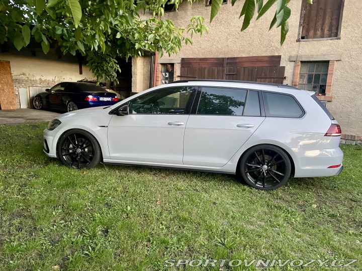 Volkswagen Golf R variant performance 2017