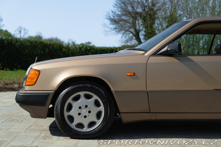Mercedes-Benz C 300 CE 1988
