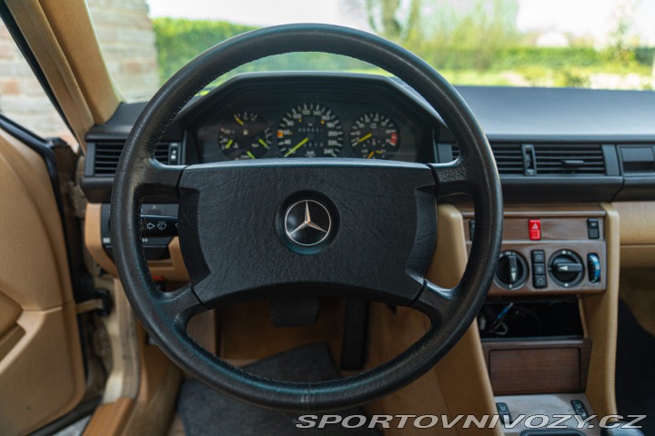Mercedes-Benz C 300 CE 1988