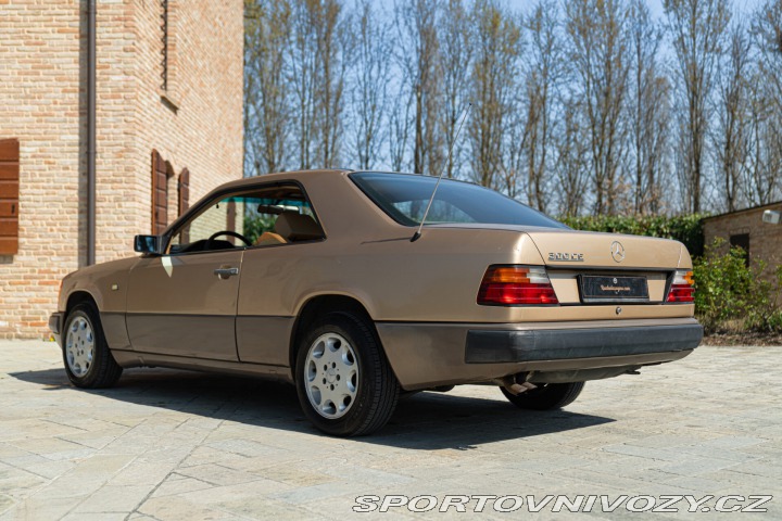 Mercedes-Benz C 300 CE 1988