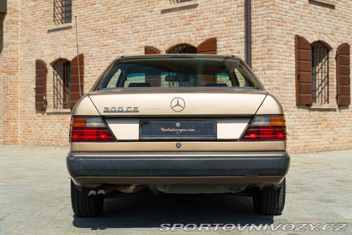 Mercedes-Benz C 300 CE 1988