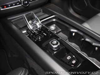 Volvo Ostatní modely XC60 2,0 T6 Ultra Dark 2026