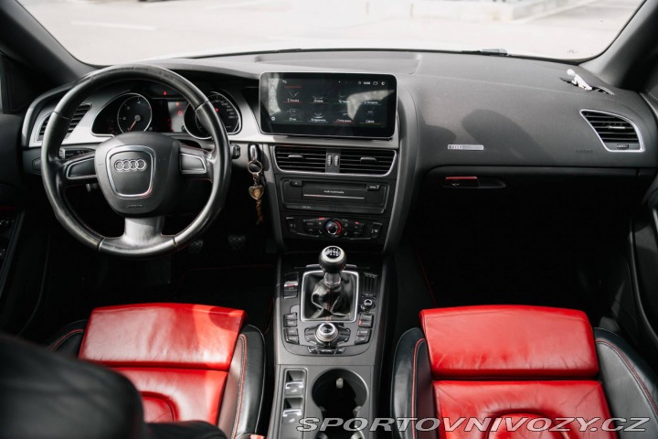 Audi A5 Cabriolet  2.0 TDi M6  /A 2010