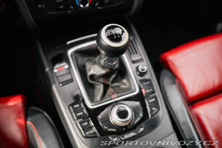 Audi A5 Cabriolet  2.0 TDi M6  /A 2010