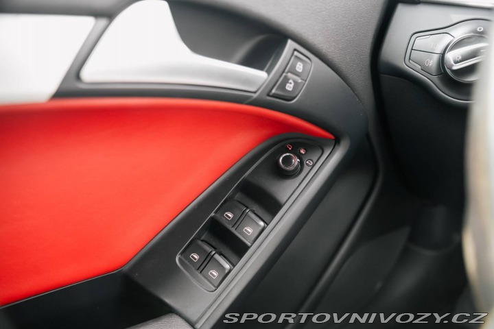 Audi A5 Cabriolet  2.0 TDi M6  /A 2010