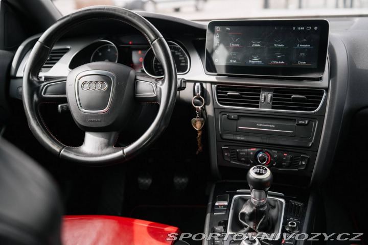 Audi A5 Cabriolet  2.0 TDi M6  /A 2010