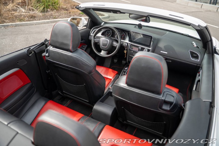 Audi A5 Cabriolet  2.0 TDi M6  /A 2010