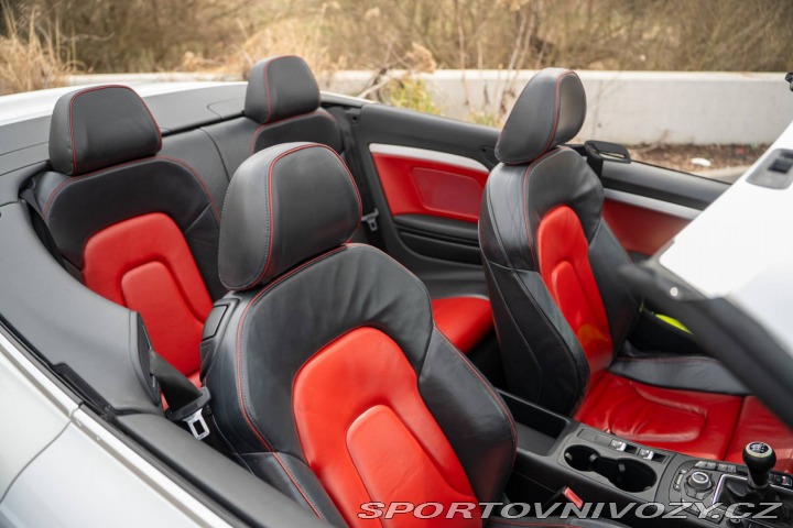 Audi A5 Cabriolet  2.0 TDi M6  /A 2010