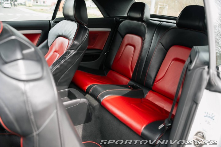 Audi A5 Cabriolet  2.0 TDi M6  /A 2010