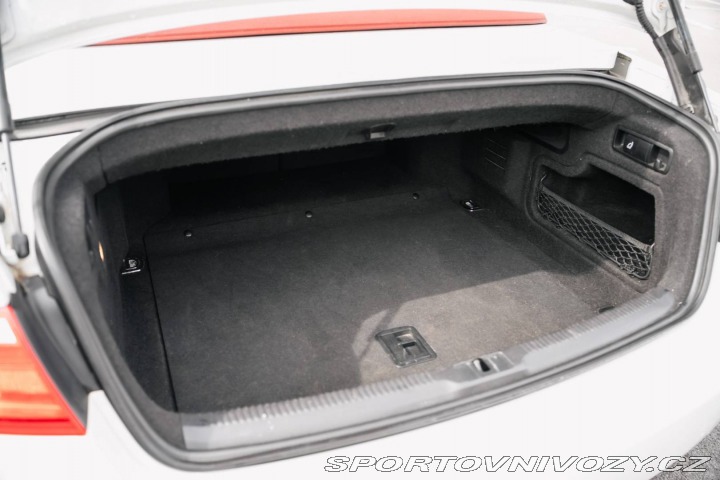 Audi A5 Cabriolet  2.0 TDi M6  /A 2010