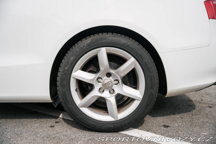 Audi A5 Cabriolet  2.0 TDi M6  /A 2010