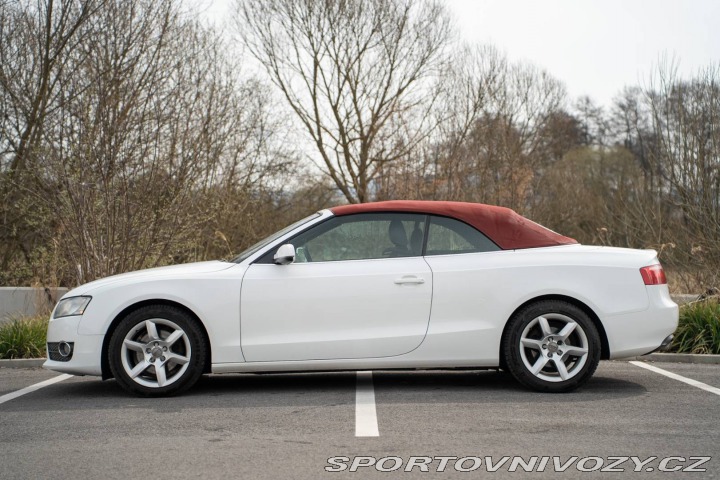 Audi A5 Cabriolet  2.0 TDi M6  /A 2010