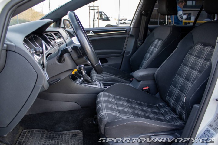 Volkswagen Golf 2.0 TDI GTD 135 kW DSG / 2016